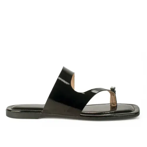 Chinelo Dakota Preto